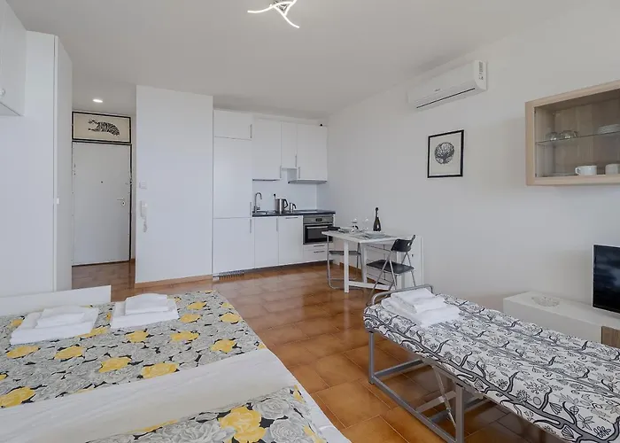 Lägenhet Guesthost - Amazing With Sea View - Pool & Tennis Court Sanremo